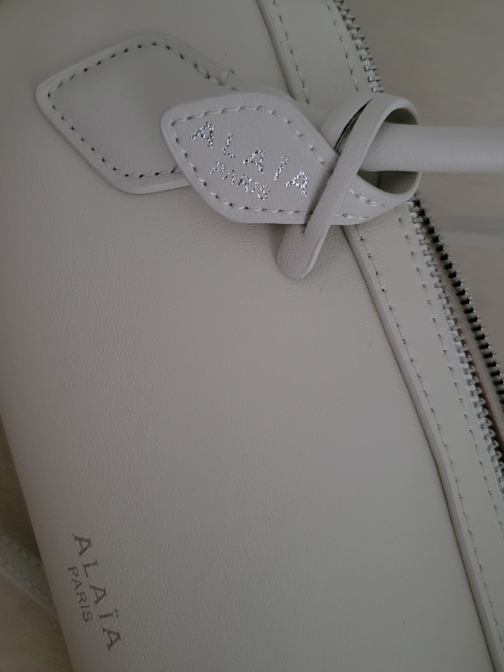 Gorgeous Satchel Bag - Picture 2 of 3
